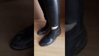 Gummireitstiefel werden abgeschnitten  Cutting my rubber ridingboots [upl. by Ayotel126]